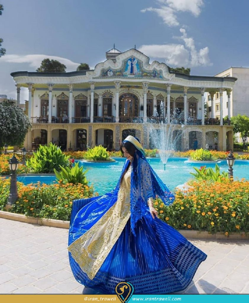 نمایی از باغ شاپوری با لباس محلی زنان شیراز