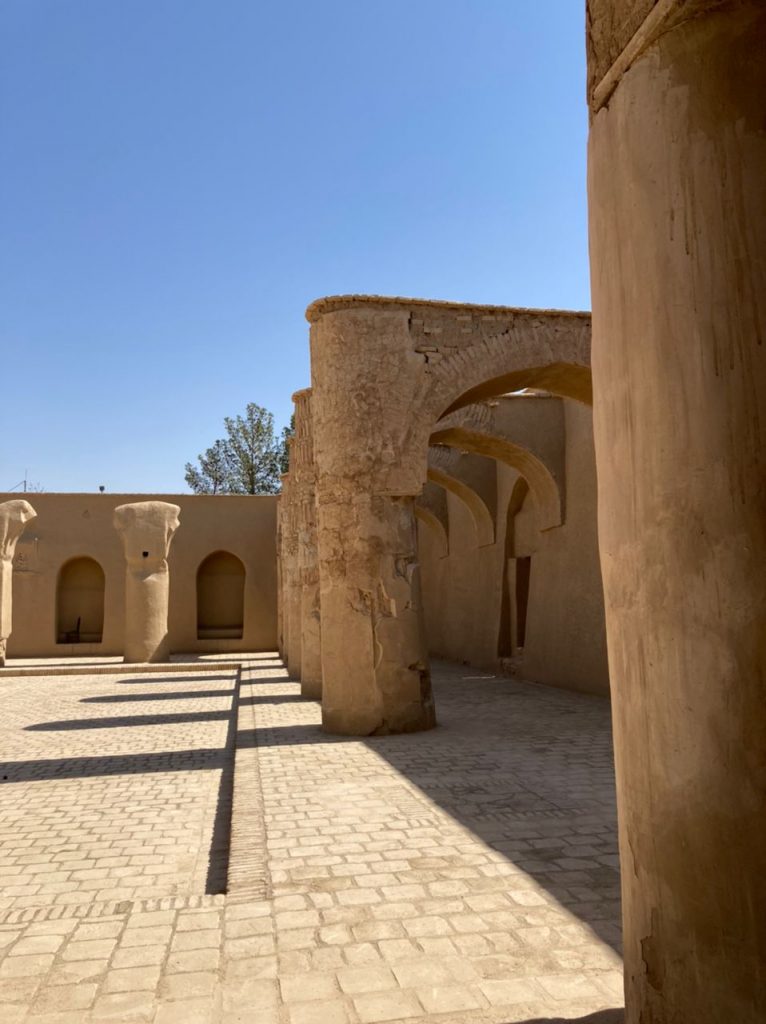 ستون های مسجد تاریخانه سمنان